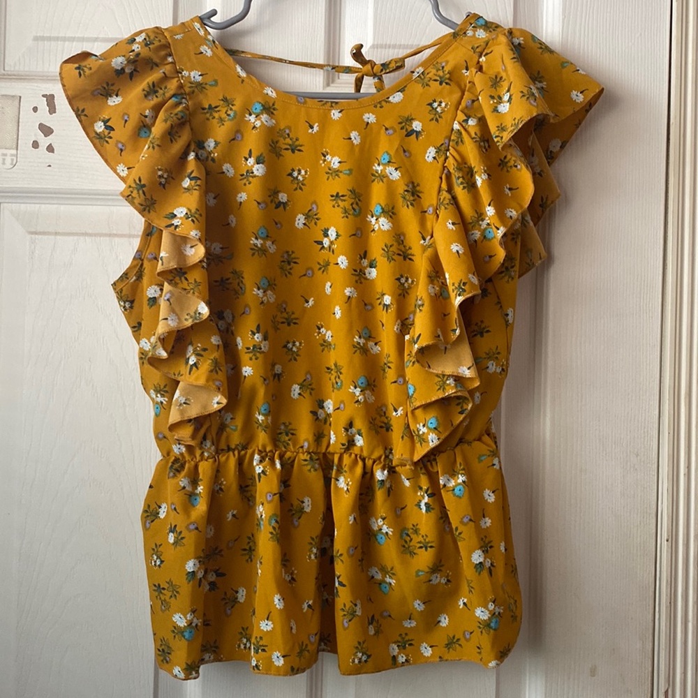 Cute yellow flower top